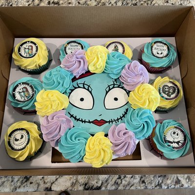 Bento Cake W/8 Cupcakes 