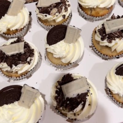 1 Dozen Cupcakes 