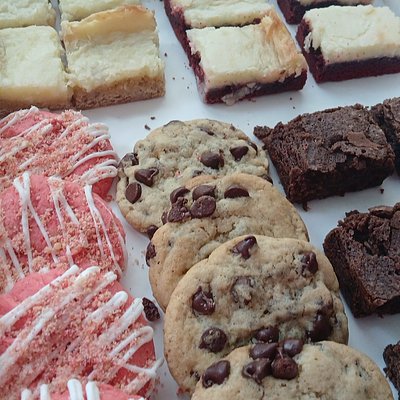 Assorted Dessert Box (Serving 8-10) 