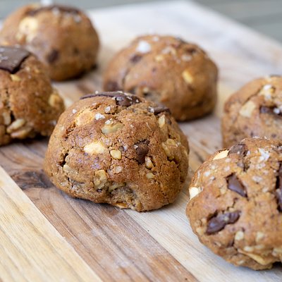 “Honey” Walnut Chocolate Chunk Cookie