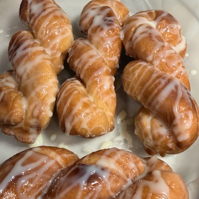 TWISTED DONUTS (CRAZY 8) 