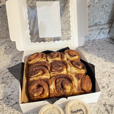 Sourdough Cinnamon Pull-Apart Rolls With Glaze (8 Rolls)