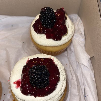 Blackberry Bourbon Cupcakes 🧁 With Or Without Alcohol 