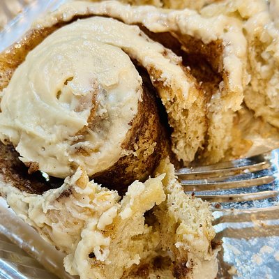 Jumbo Sourdough Cinnamon Rolls (4 Pack)