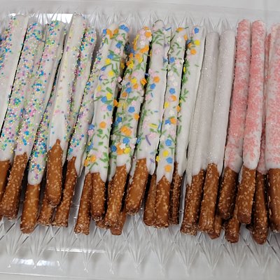 Chocolate Dipped Pretzel Rods 