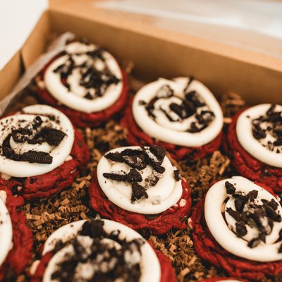 Red Velvet Oreo Chip Cheesecake 