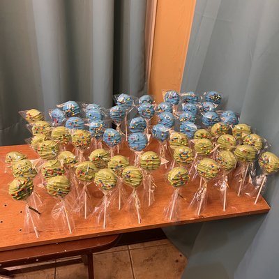 12 Cake Pops 