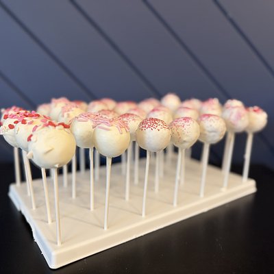 Strawberry Cake Pops 