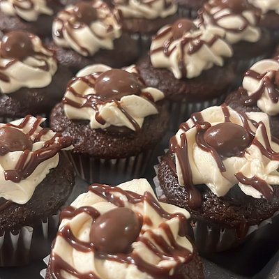 Chocolate Espresso w/Baileys Mini Cupcakes, 24ct