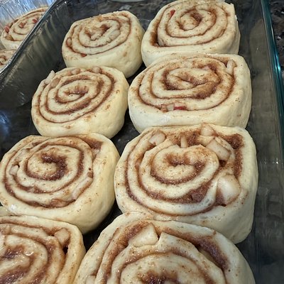Apple 🍎 Butter Cinnamon Sourdough Rolls 