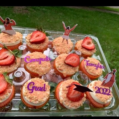 12 Strawberry Shortcake Cupcakes