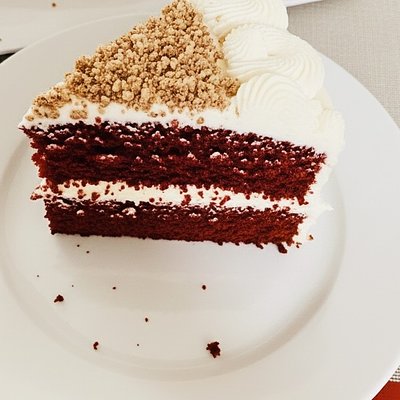 Custom Cakes: Sweeten Your Celebration!