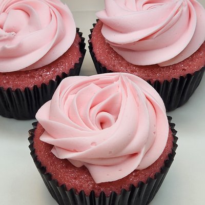 Classic Strawberry Cupcakes (6)