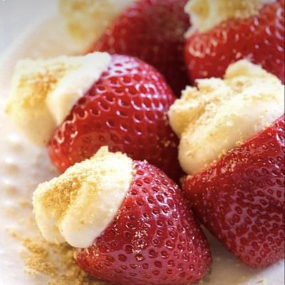 Cheesecake Stuffed Strawberries | No Chocolate 