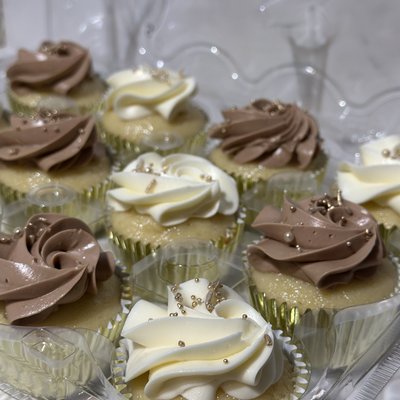 2 Dozen Cupcakes