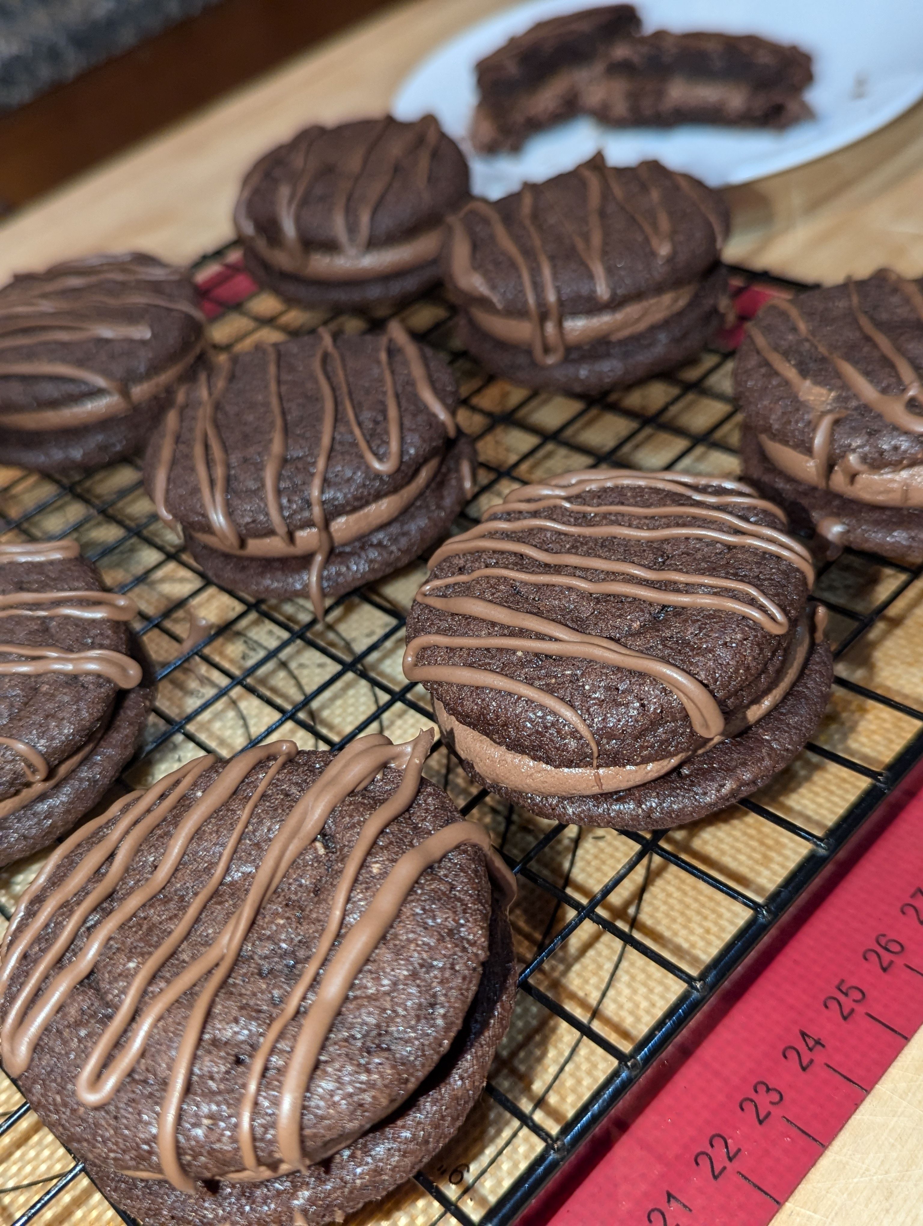 Fudge Round Sandwich Cookies 