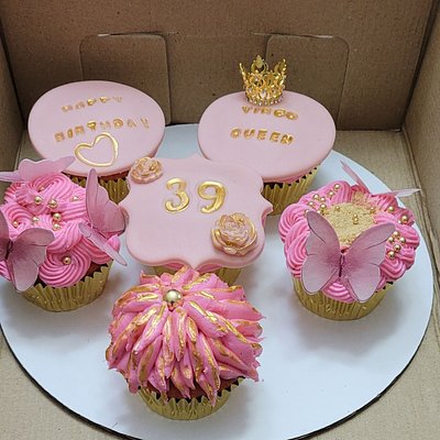 6 Specialized Cupcakes 