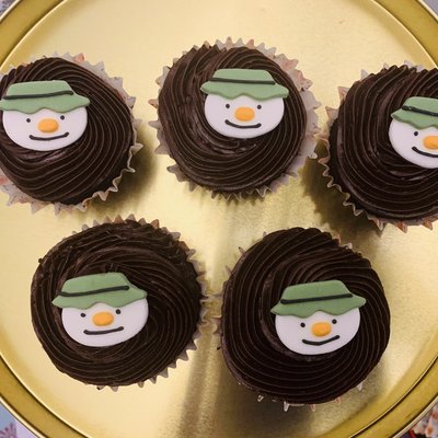 6 Festive Cupcakes 