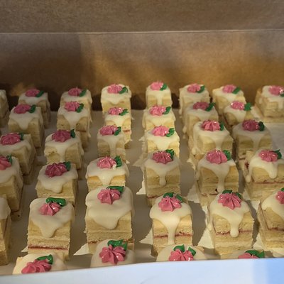 1 Dzn Petit Fours