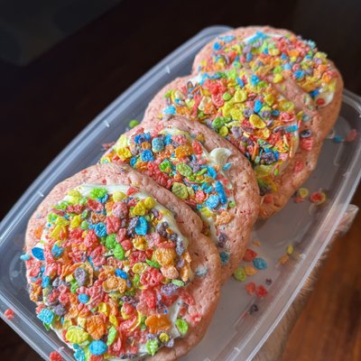 Strawberry Fruity Pebble Cookies