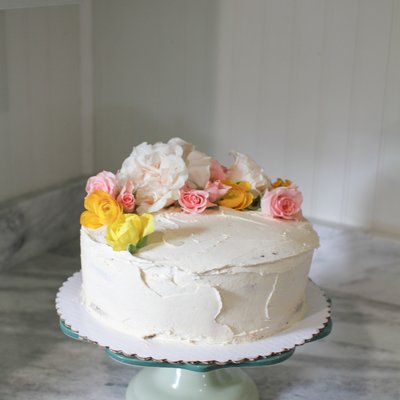 9 Inch Round Cake With Flowers 
