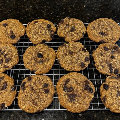 Soft & Chewy Oatmeal Raisin Cookies 