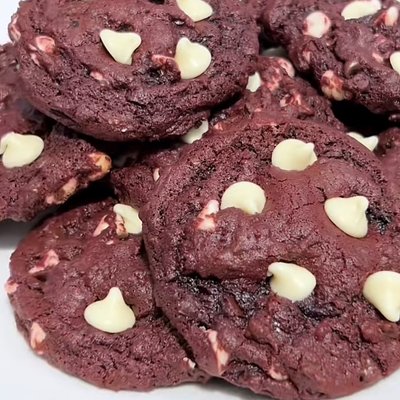 Red Velvet Oreo Cookie