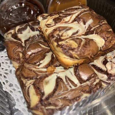 12 Cheesecake Brownies