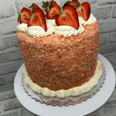 8” Strawberry Shortcake Crunch Cake