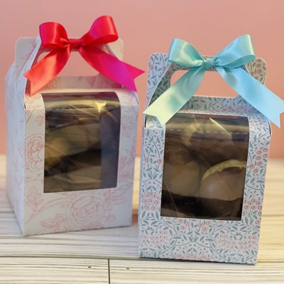 Gift Box  with Carolinas - Choux Dough - Dulce de leche -6 Units