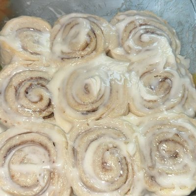 9ct Of XL Cinnamon Rolls