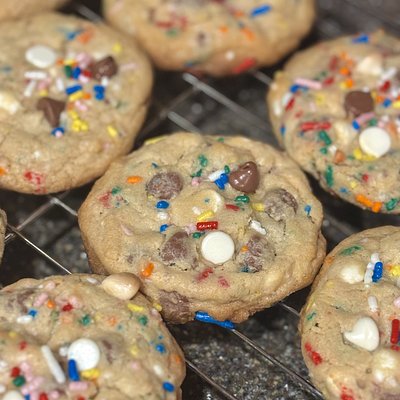 6ct Cake Batter Chocolate Chip Cookies