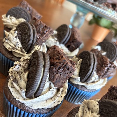 Cupcakes with Buttercream Icing (6)