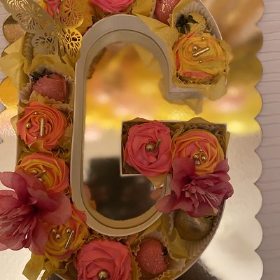  Monogram Cupcakes  Box 