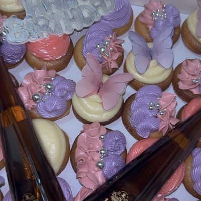 🎉 25ct Premium Birthday Box 🖼️🍾🕯️