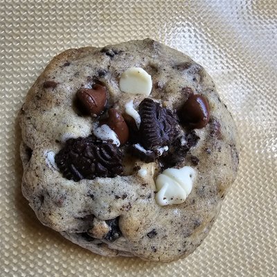 Bakery Style Cookie & Cream Cookie