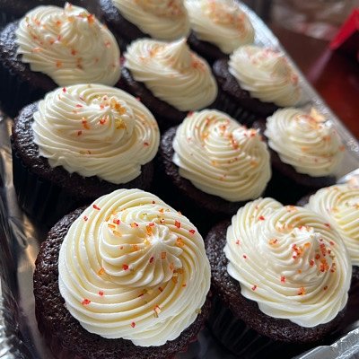 Hot Chocolate Cupcakes with Vanilla Buttercream (1 Dozen)