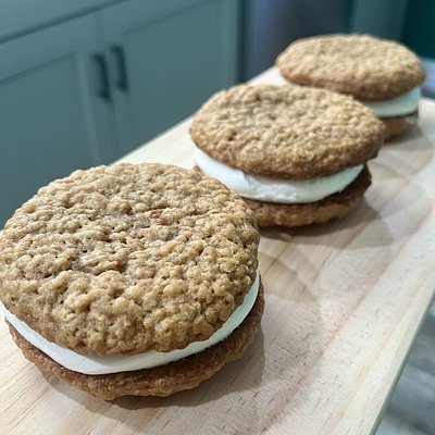 “Saturn” Oatmeal Cream Pie 4pk 