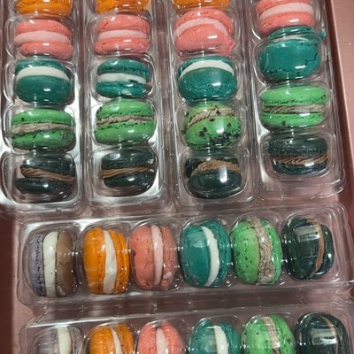 1/2 Dozen Macarons