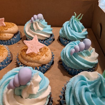 One Dozen Standard Cupcakes - No filling