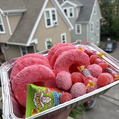 6ct Pineapple With 7-10 Grapes 