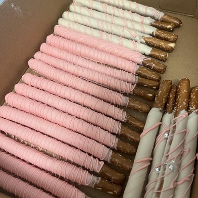 Dozen Dipped Pretzels 