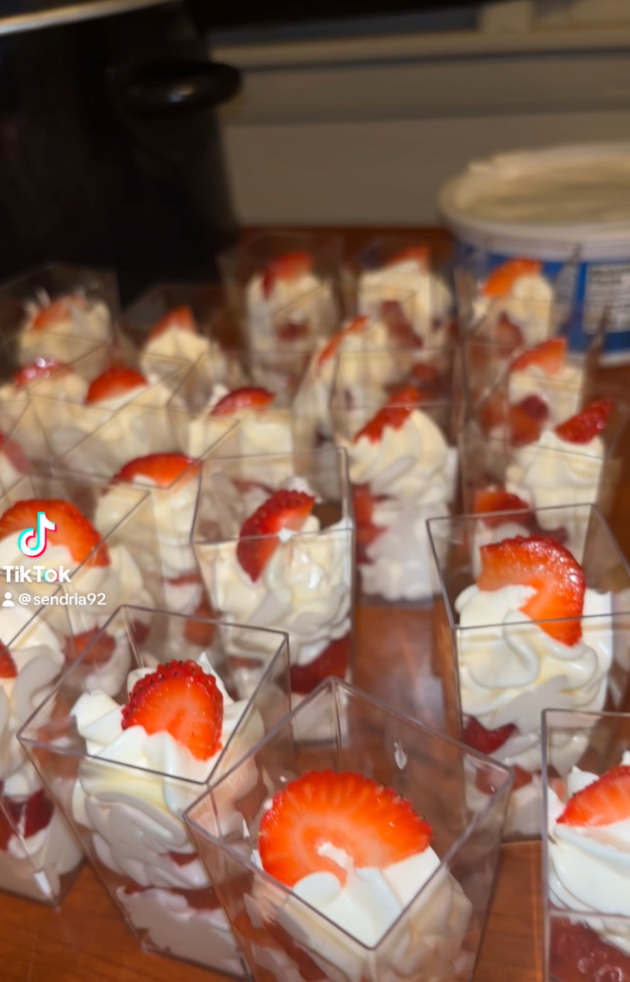 Strawberry cheesecake Shooters 