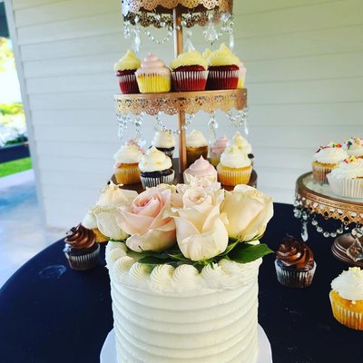 Wedding Package For 50 People 8” Cutting Cake And 50 Piece Dessert Bar