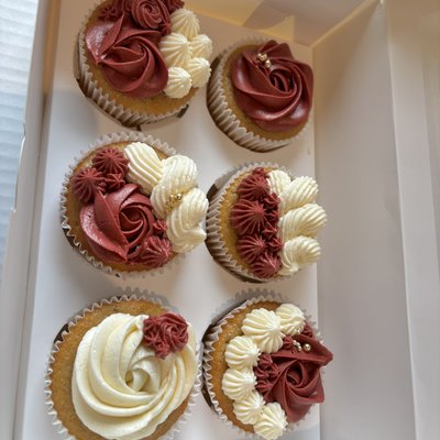Decorated Cupcakes (6) 