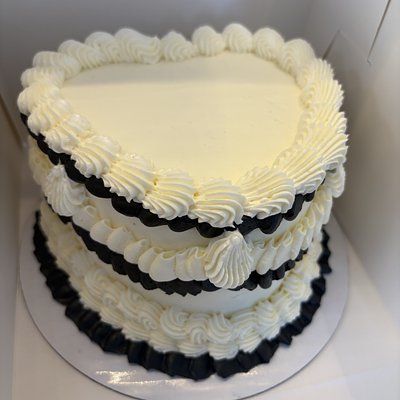 6in Vintage Heart Cake