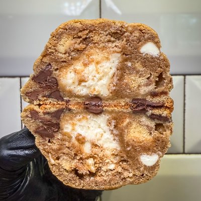 PAST FLAVOR - View Only🥲: Chocolate Chip Cinnamon Roll ✌🏼