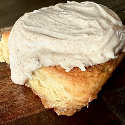Classic Cinnamon Rolls w/ Cinnamon “Cream Cheese” Icing (4-Pack)