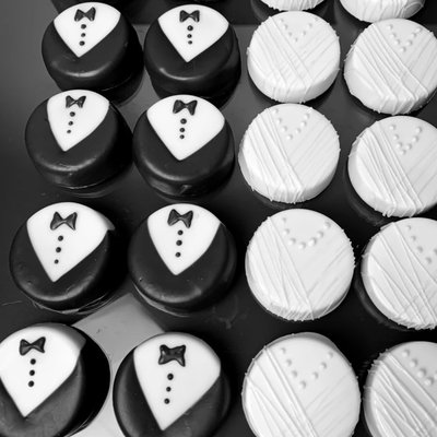Chocolate Covered Oreos (One Dozen)
