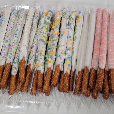 Chocolate Dipped Pretzel Rods 